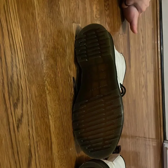 Dr Martens - Women's 1460 Smooth Leather Combat Boots - like new - Picture 7 of 11